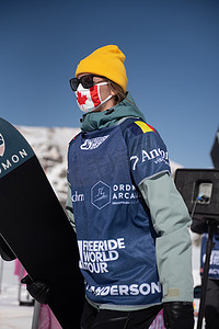 和世界一起说爱你摄影照片_S. Andersson 参加了 2021 年冬季在安道尔 Ordino Alcalis 举行的 2021 年自由滑雪世界巡回赛第 2 步比赛。