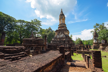 泰国素可泰省的 Wat Jedi Jed Teaw 寺。