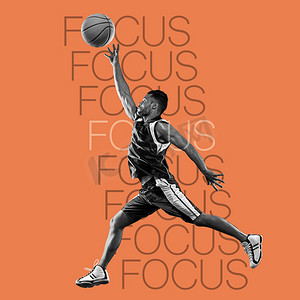 篮球、运动员和带有焦点的激励话语，在橙色背景的鼓舞人心的海报上跳跃。