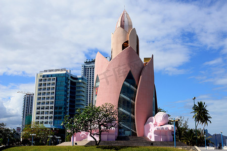 位于市中心的Tram Huong Tower被认为是芽庄市的象征