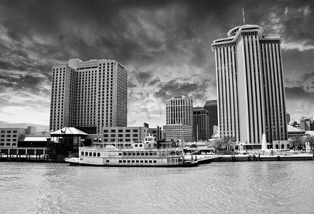 密西西比州摄影照片_路易斯安那州密西西比河的新奥尔良摩天大楼