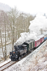 “捷克赫拉德斯科附近的蒸汽火车”