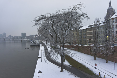法兰克福，雪天城市景观，莱茵河，德国，欧洲