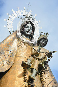 菲律宾黎刹塔奈的罗萨里奥女王雕像立面