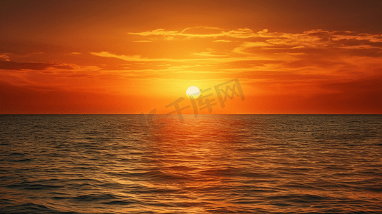 橙色蟹钳摄影照片_海上地平线上橙色的日出
