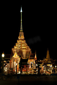 “THAILAND-4 月 8 日：泰国人参观了曼谷泰国-4 月 15 日：2012 年 4 月 8 日在泰国 Sanam luang 举行的 Bejaratana 公主殿下的皇家火葬”