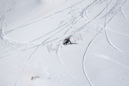 艾马尔·纳瓦罗 (Aymar Navarro) 参加了 2021 年冬季在安道尔 Ordino Alcalis 举行的 2021 年自由滑雪世界巡回赛第 2 步比赛。