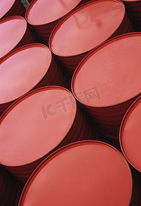 红色商务几何背景摄影照片_红漆金属桶系列