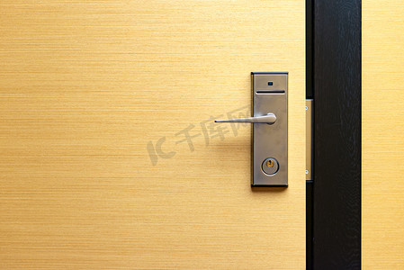 门锁摄影照片_带门把手的现代门锁