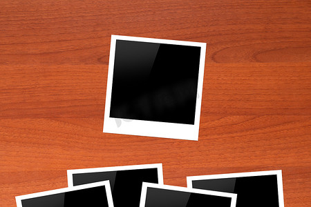 图片框图片摄影照片_木桌上的空白图片框