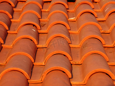 砖摄影照片_红色的新瓦砖屋顶