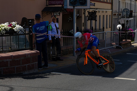 白俄罗斯明斯克 - 2019 年 6 月 25 日：来自克罗地亚巴拉克的自行车手参加了 2019 年 6 月 25 日在白俄罗斯明斯克举行的第二届欧洲运动会男子分体赛个人赛