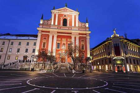 方济会教堂和 Prešeren 广场