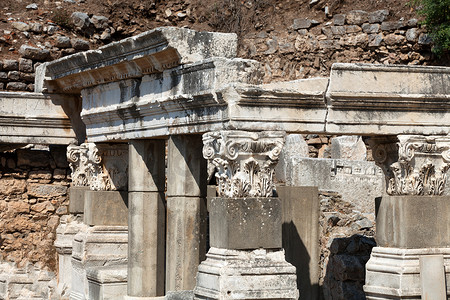 图拉真喷泉在古希腊城市以弗所