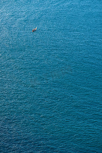 海洋和船摄影照片_船和海