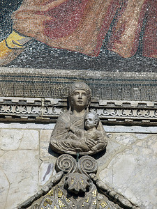 威尼斯 - 圣马克大教堂。圣阿利皮奥的门户