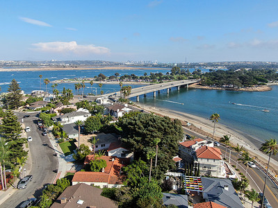 Mission Bay 和加利福尼亚州圣地亚哥海滩的鸟瞰图。