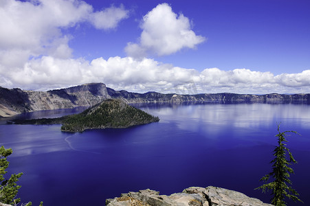 破火山口摄影照片_“俄勒冈州火山口湖”