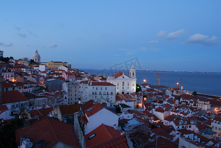 “葡萄牙里斯本的城市景观（日落）”