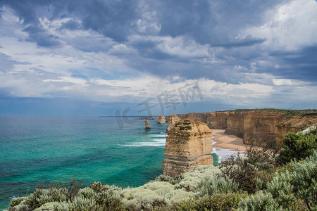 悬崖路摄影照片_澳大利亚维多利亚州大洋路十二门徒岩