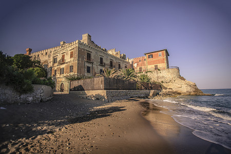 stronghold摄影照片_有城堡的海滩