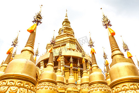 Wat-Sawangboon 的宝塔