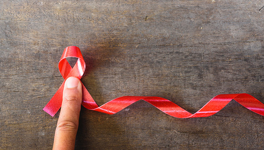 红丝带支持艾滋病毒、艾滋病和手指