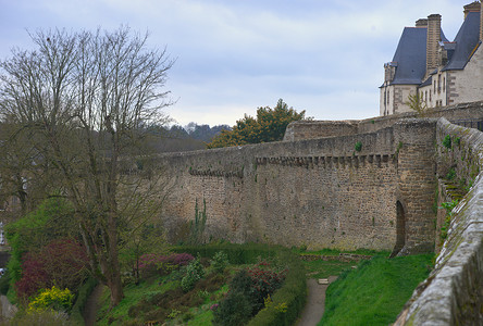 大石摄影照片_在法国迪南堡垒的巨大石墙上观看