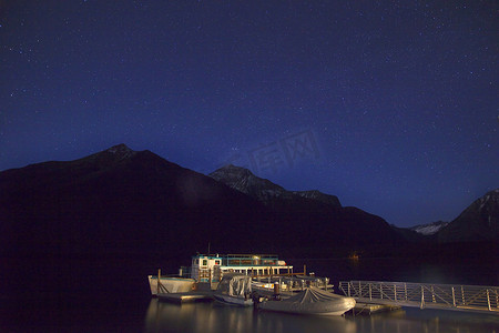 麦当劳素材摄影照片_麦当劳湖之夜与星冰川国家公园蒙大拿