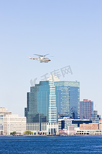 “美国纽约市曼哈顿上空的直升机”