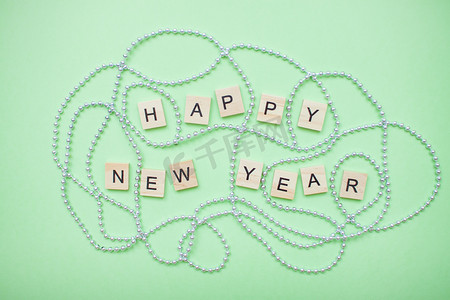 在银珠新年框架中题词新年快乐