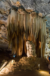 奥索恩附近 Cango Caves 的石笋和钟乳石