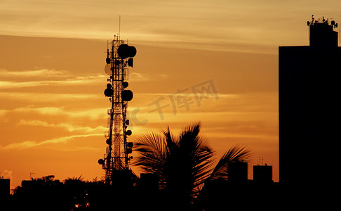 手机信号塔和电视频道