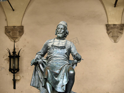 “卢卡的普契尼青铜雕像，”