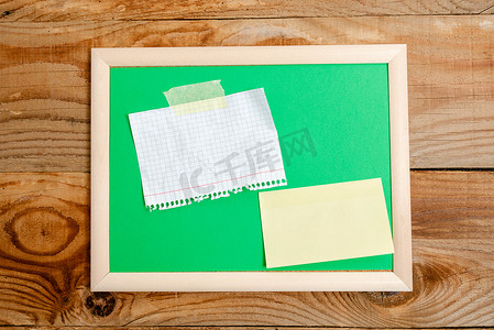 固定各种用于内容的空彩色纸贴纸注释模型。