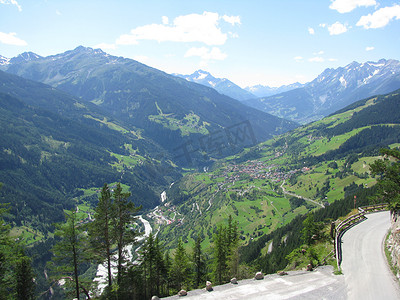 阿尔卑斯山蒂罗尔山谷