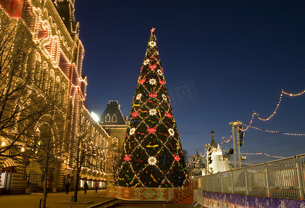 圣诞树亮摄影照片_莫斯科的圣诞树