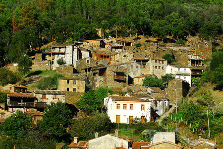 典型的片岩小山村