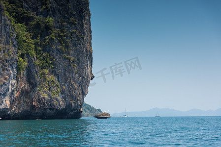 太湖西山岛摄影照片_海蓝天上的山岛