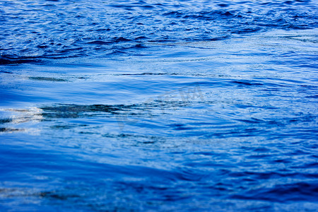 凉爽水摄影照片_蓝色的水