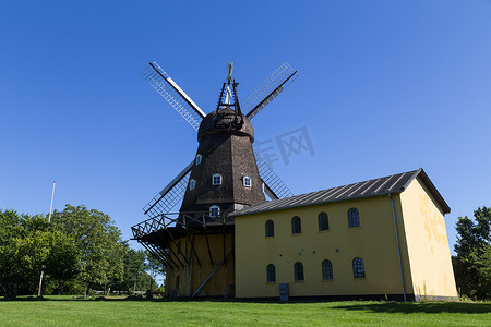 农业风车摄影照片_历史悠久的丹麦风车