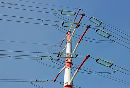 悬链线摄影照片_“塔和电源线，详细视图”