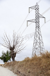 高层成市摄影照片_农村的电塔