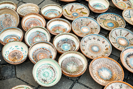 罗马尼亚锡比乌市 — 2020年9月6日。罗马尼亚锡比乌陶艺展上的传统罗马尼亚手工陶瓷市场