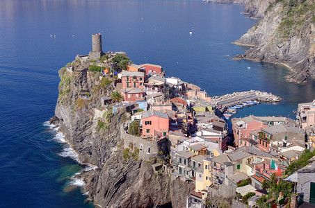 “Vernazza 村，意大利五渔村之一”