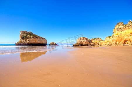 葡萄牙阿尔沃 Praia Tres Irmaos 的天然岩石