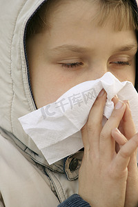 儿童擤鼻涕 - 不适或生病