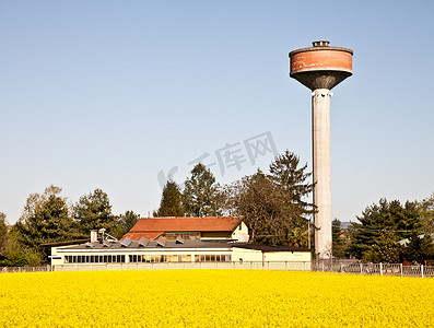 乡村与水塔