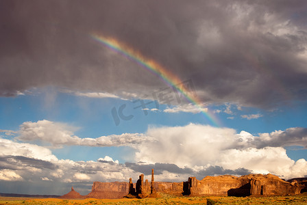 亚利桑那的阳光摄影照片_纪念碑谷的彩虹和阳光