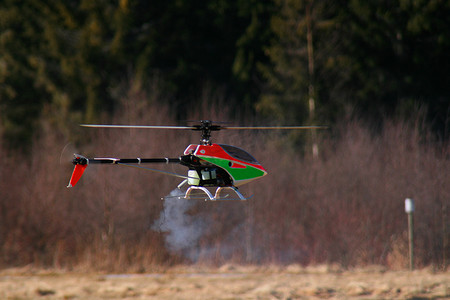 微缩模型摄影照片_直升机模型。
